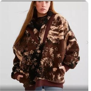 NEW Free People Rosie Sherpa Jacket Size S. Oversized fit so fits all sizes